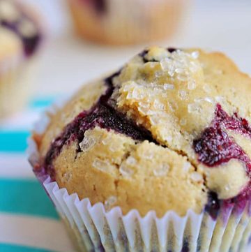 Classic Blueberry Muffins ~ this quick, easy recipe proves that sometimes simple is best! | {Five Heart Home}