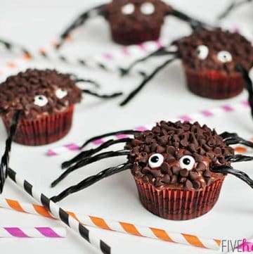 Spider Cupcakes for Halloween | {Five Heart Home}