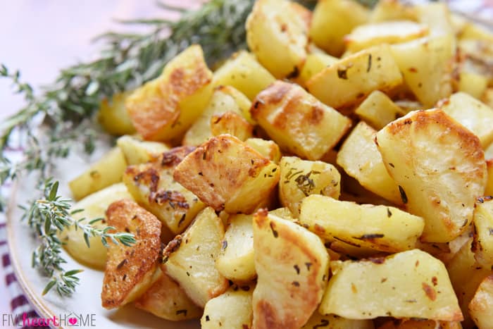 Garlic and Herb Roasted Potatoes ~ a simple, delicious side dish flavored with fresh rosemary and thyme