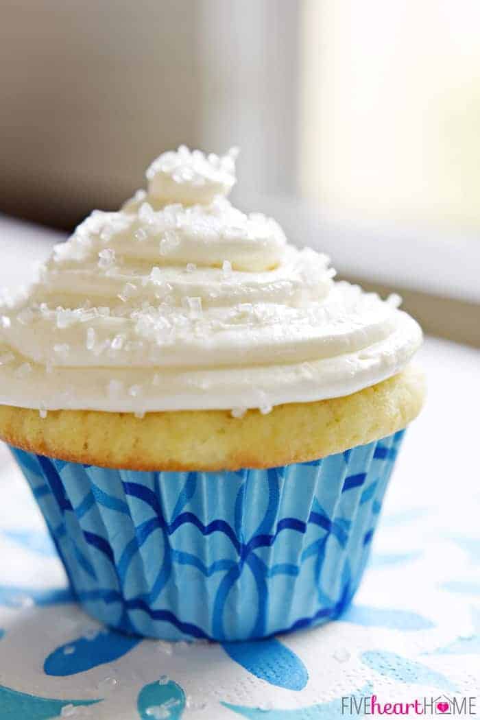 One-Bowl Fluffy Vanilla Cupcakes