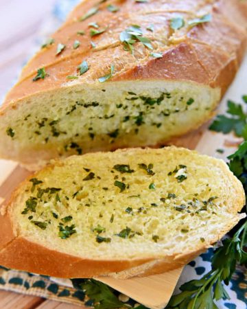 Garlic Bread with Fresh Garlic and Parsley ~ quickly turn a store-bought loaf into the perfect accompaniment for Italian recipes | FiveHeartHome.com #garlicbread #recipe #Italian