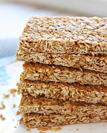 Oats and Honey Granola Bars ~ these homemade, all-natural granola bars are baked until slightly crunchy, making them the perfect breakfast-on-the-go or a wholesome, portable snack | FiveHeartHome.com