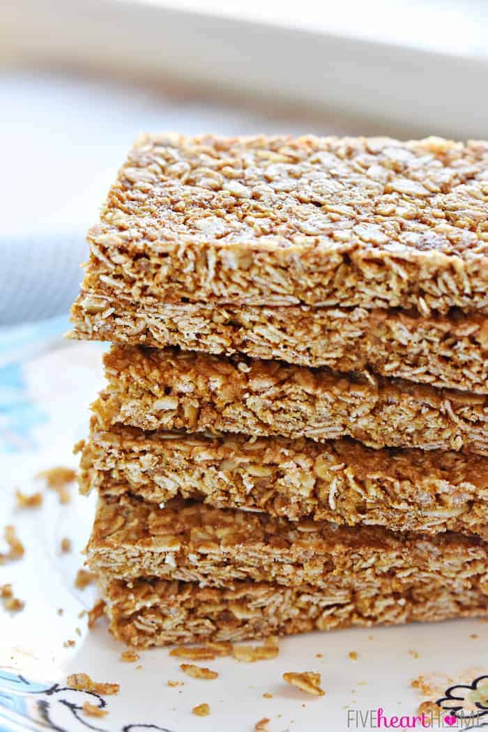 Pile de barres granola à l'avoine et au miel