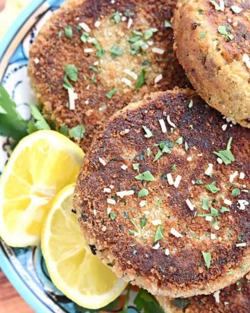 Salmon Patties ~ crunchy on the outside and tender on the inside, this flavorful, quick and easy recipe is a great way to get more brain-boosting, heart-healthy omega-3s into your diet! | FiveHeartHome.com