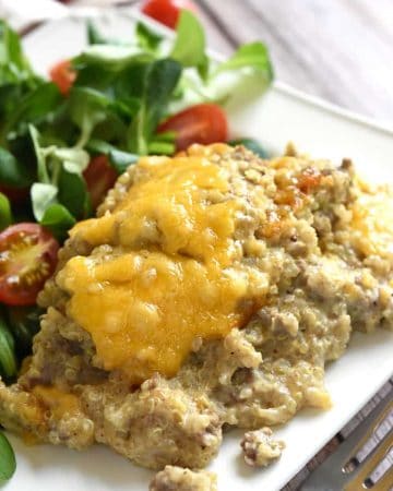 Cheesy Beef & Quinoa Bake ~ a simple, wholesome, easy-to-make casserole featuring just a handful of ingredients including ground beef, quinoa, Greek yogurt, and cheddar...perfect for picky eaters and busy weeknights! | FiveHeartHome.com