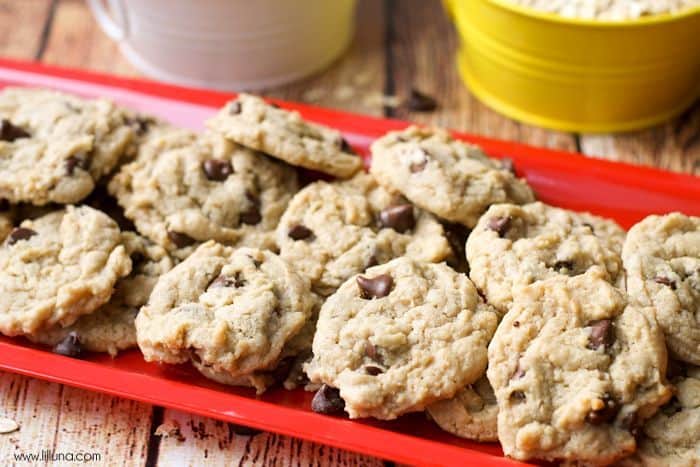 Chocolate Chip Chippers ~ cute, mini cookies loaded with oats and chocolate chips...a yummy copycat of the popular treat from Paradise Bakery! | LilLuna.com for FiveHeartHome.com