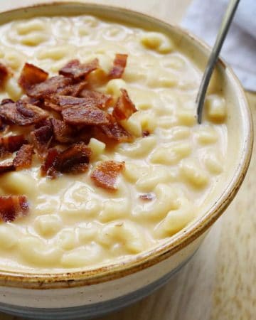 Macaroni & Cheese Soup ~ this creamy, cheesy, decadent recipe is topped with crispy bacon for the ultimate cool weather comfort food! | FiveHeartHome.com