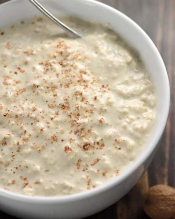 Eggnog Overnight Oats ~ with just five ingredients and two minutes of prep before bed, you can wake up to a creamy, wholesome, ready-to-eat holiday breakfast! | FiveHeartHome.com
