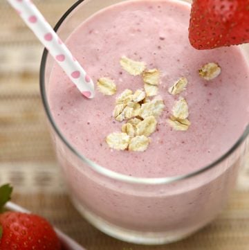 Strawberry Shortcake Smoothie ~ this healthy oat smoothie boasts fiber, protein, and vitamins yet tastes like a freshly baked treat! | FiveHeartHome.com