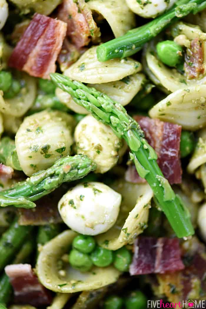 Close-up of bacon, asparagus, peas and mozzarella.