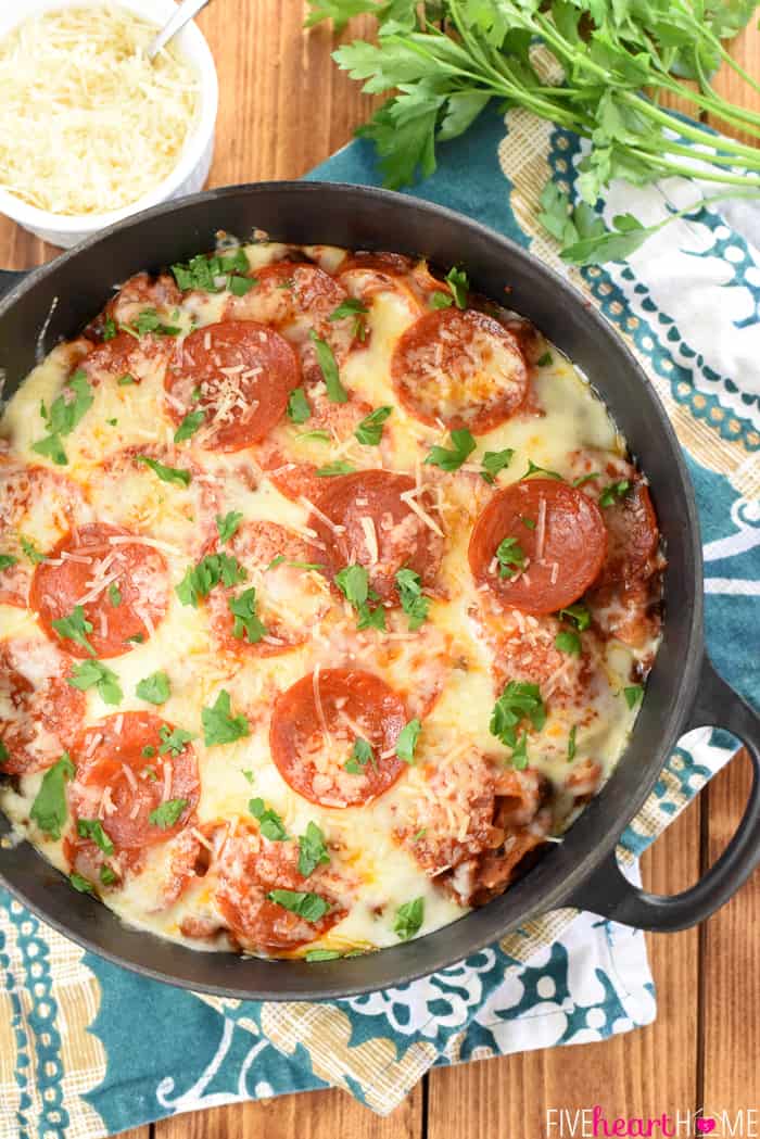 Aerial view of Pizza Pasta in pot.