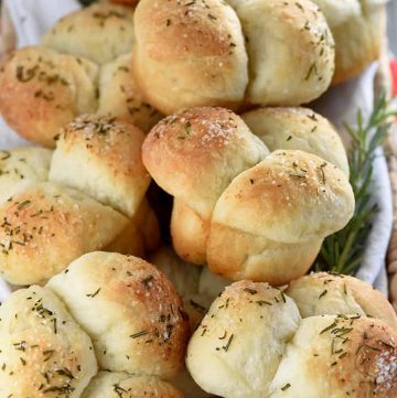 Quick & Easy Garlic Rosemary Cloverleaf Dinner Rolls.