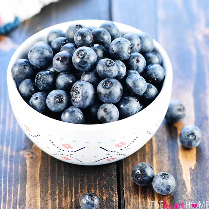 Bowl of fresh blueberries.