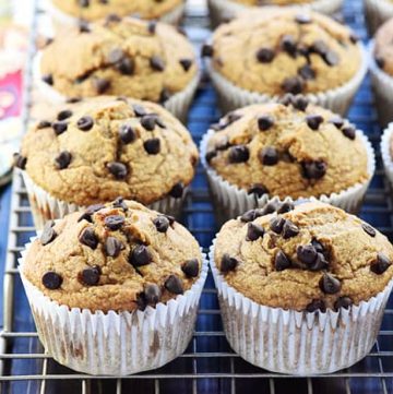 Flourless Banana Oat Blender Muffins ~ these healthy, naturally sweetened muffins include oatmeal, Greek yogurt, and honey in a batter that effortlessly comes together in the blender! | FiveHeartHome.com
