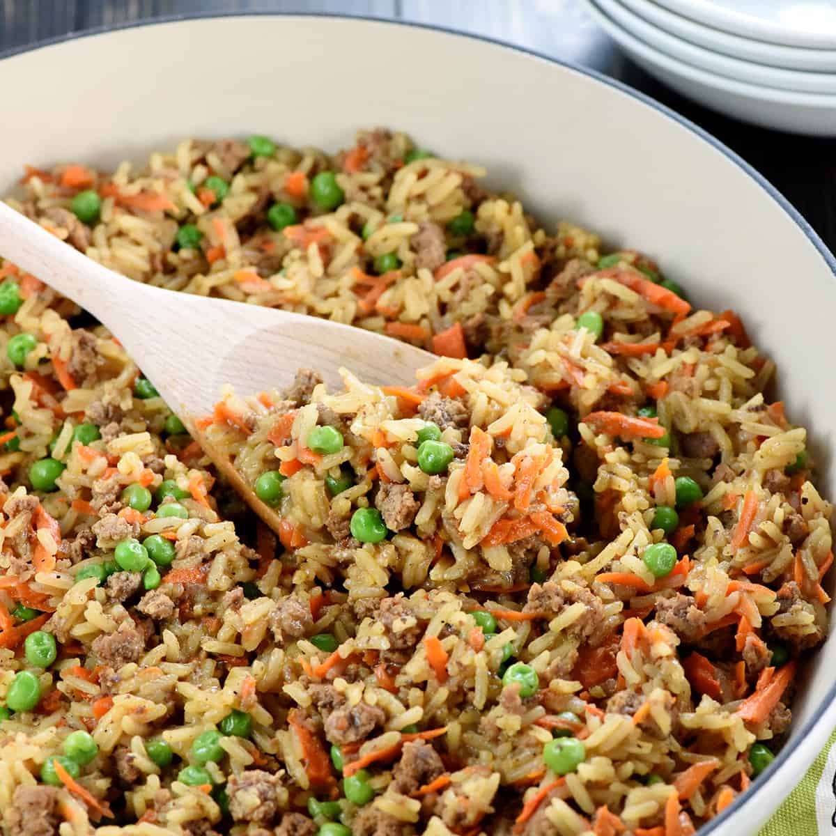 https://www.fivehearthome.com/wp-content/uploads/2018/02/One-Pan-Asian-Beef-and-Rice-Recipe_1200pxSquare.jpg