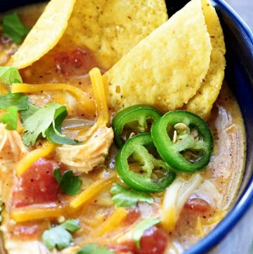 King Ranch Chicken Soup ~ a creamy and comforting soup recipe with all the zesty flavor of the classic casserole...and it's easy to make in the slow cooker, in the Instant Pot, or on the stove! | FiveHeartHome.com