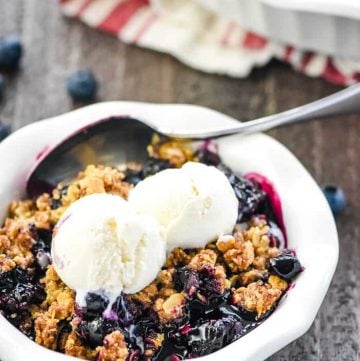 Blueberry Crisp ~ this quick, easy, amazing dessert recipe boasts sweet and syrupy blueberries with a crunchy golden oat topping...and it's even better served warm with a scoop of vanilla ice cream on top! | FiveHeartHome.com #blueberrycrisp