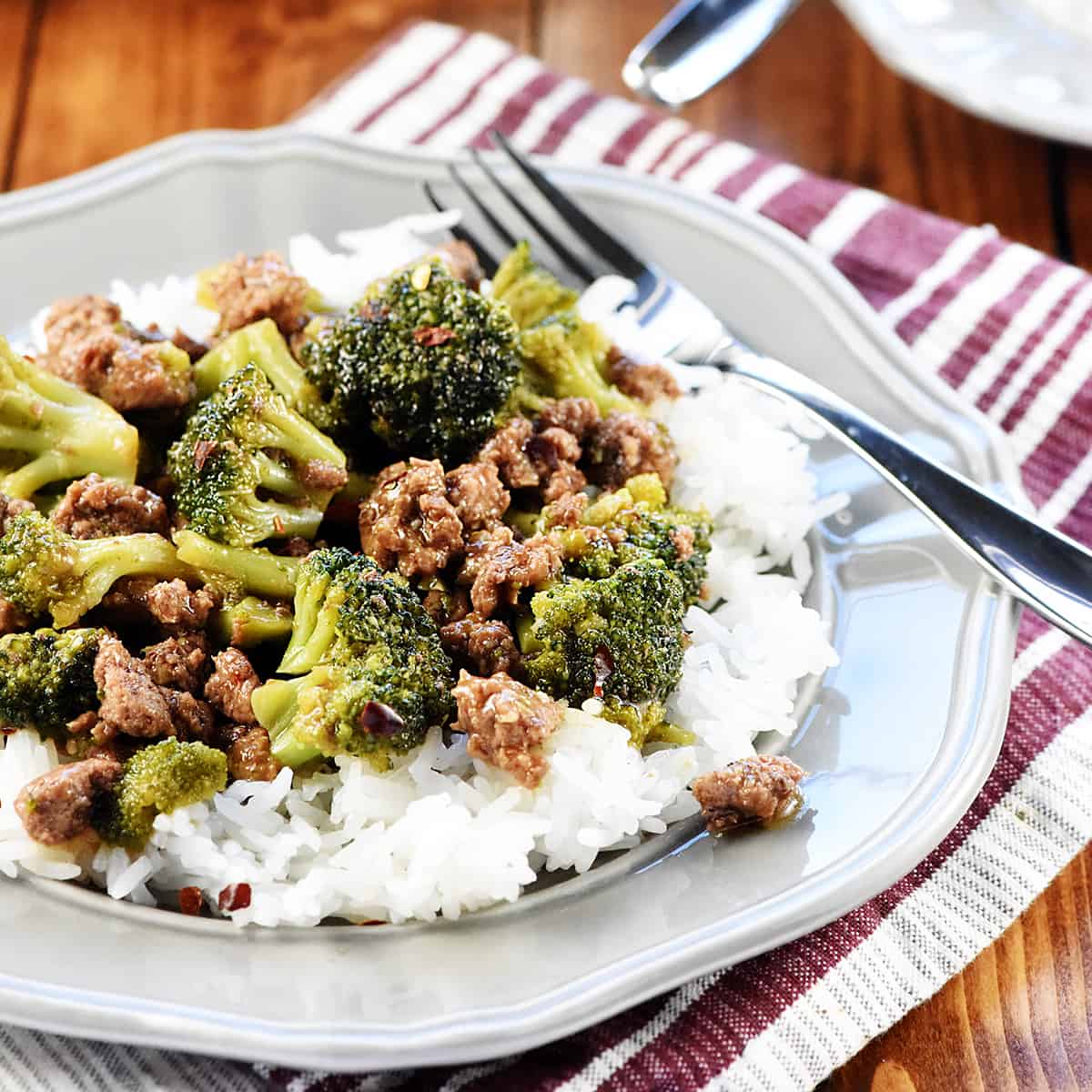 DELICIOUS Ground Beef & Broccoli {RAVE Reviews!} • FIVEheartHOME