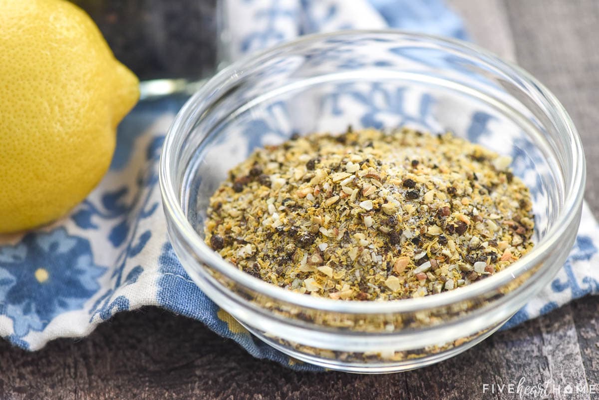 Lemon Pepper Seasoning recipe in glass bowl.