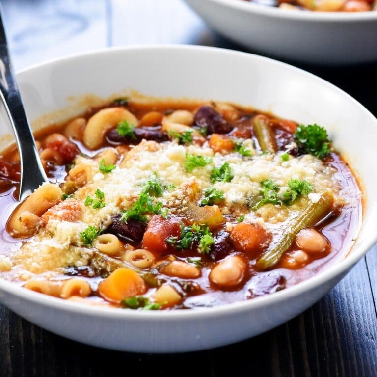 Minestrone Soup (Easy, Healthy, Tasty!)