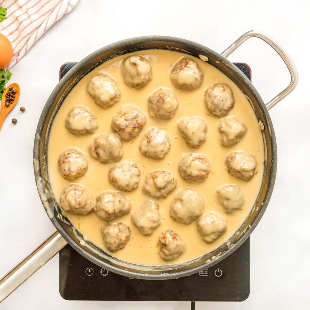 How to make Swedish meatballs in oven and skillet.