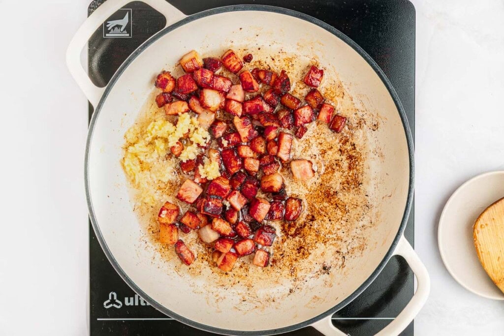 Cooked bacon or pancetta with garlic for Carbonara Recipe.